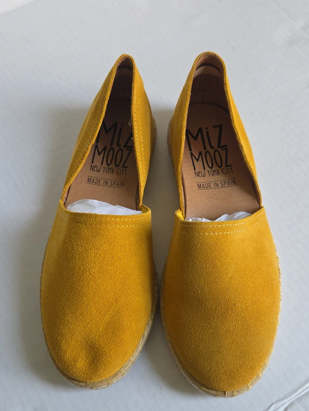 N/A comfortable yellow